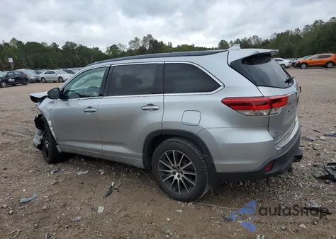2018 Toyota Highlander Se z USA, uszkodzony, nr VIN 5TDJZRFH2JS817156
